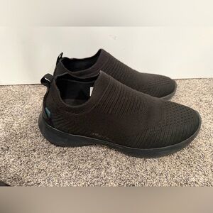 Vessi everyday move slip on black sneakers size 10